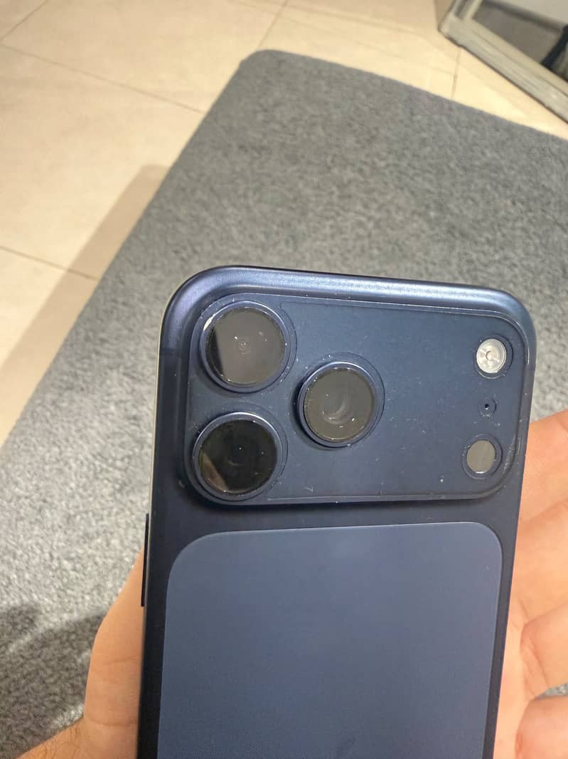 Apple iPhone 17 Pro Max 5