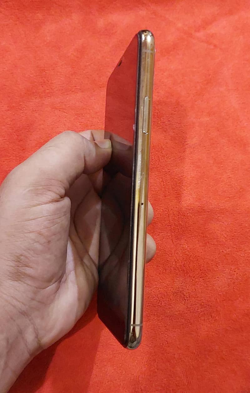 Apple iPhone 11 Pro Max 8