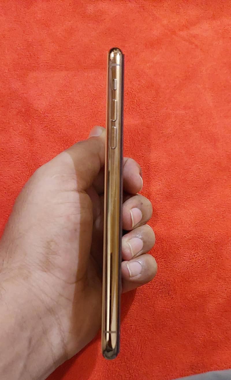 Apple iPhone 11 Pro Max 9
