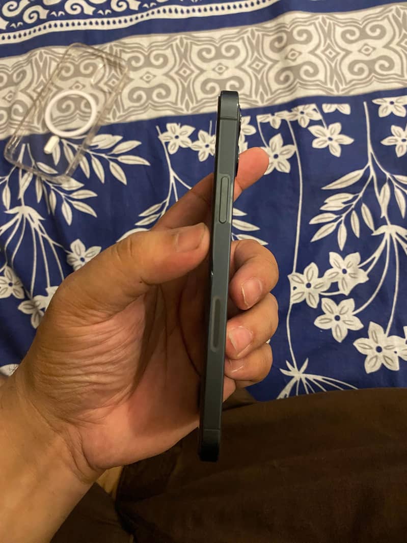 Apple iPhone 12 Pro 4