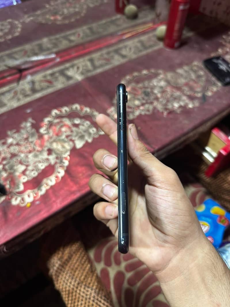 iPhone XR 1