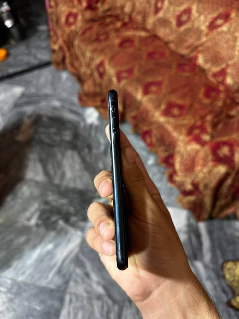 iPhone XR 3