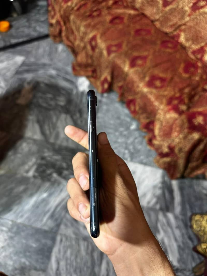 iPhone XR 6