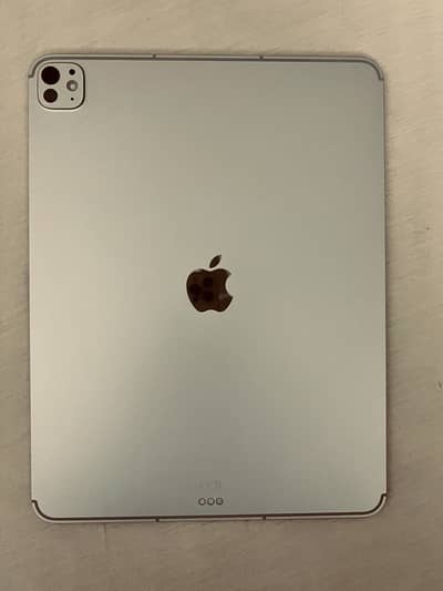 Apple iPad Pro M4 13” 512GB WIFI + CEL SILVER COLOUR - 20 CYCLES ONLY