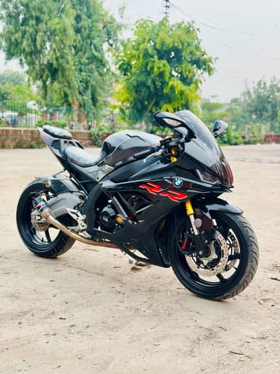BMW s1000rr dual cilandr 400cc EFI+ABS Showroom condition Urgent for s