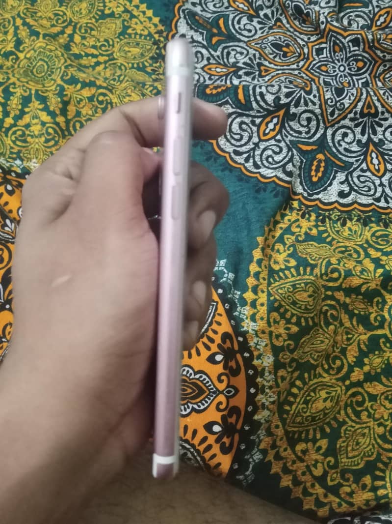 Apple iPhone 7 2