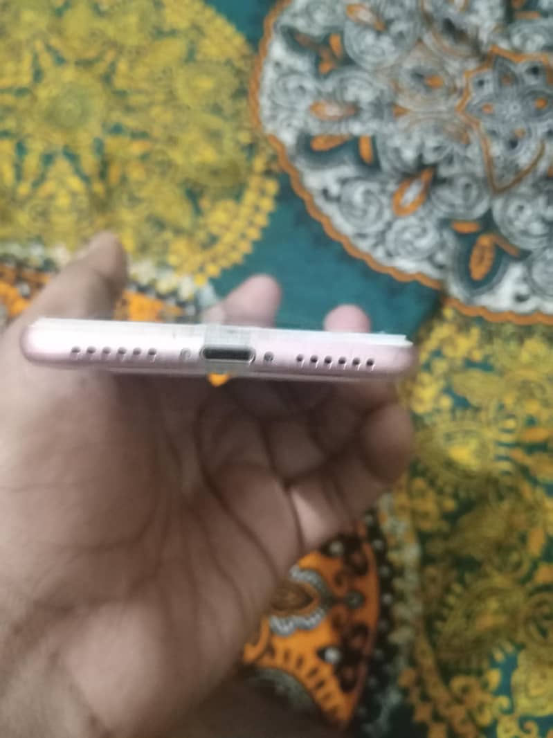 Apple iPhone 7 3
