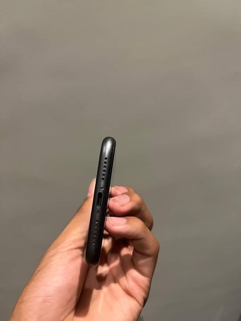 Apple iPhone 11 3