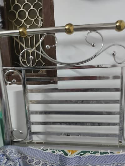 steel bed aviable king size