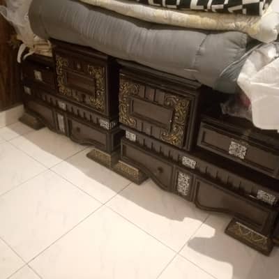 bed with 2 side tables and 1 dressing table
