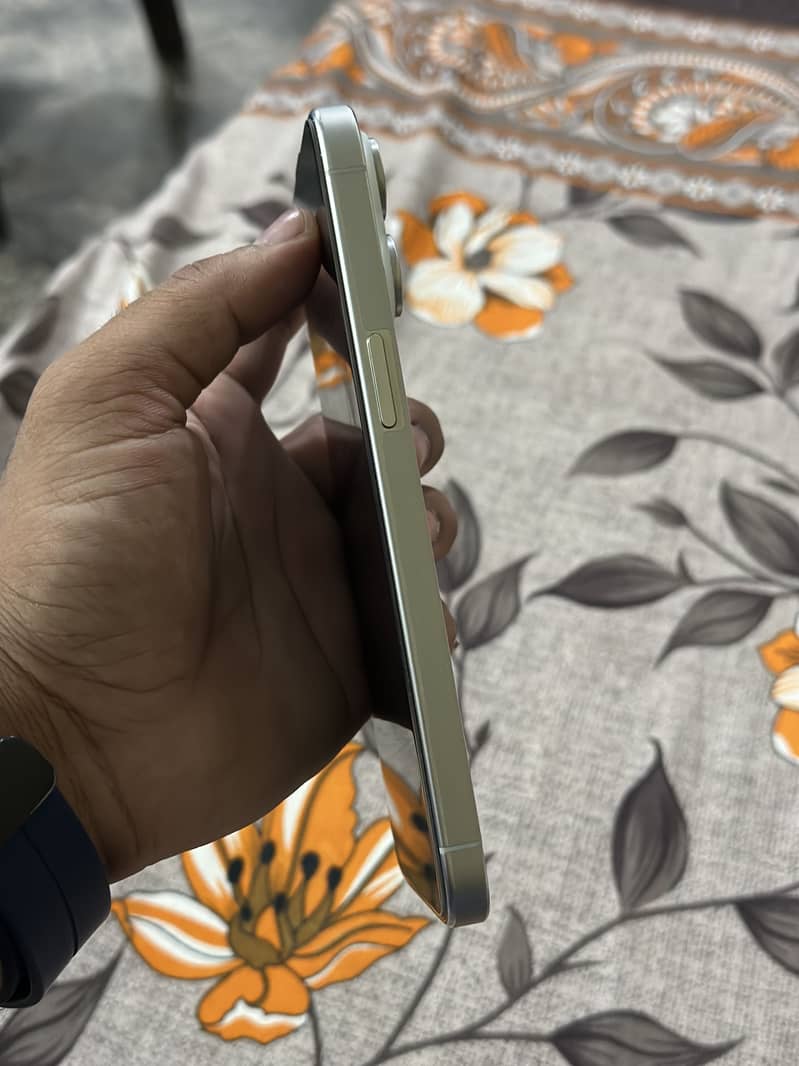 Apple iPhone 15 Pro Max 0