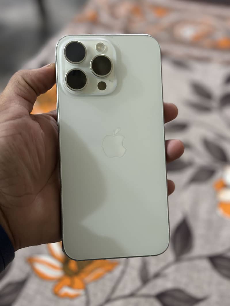Apple iPhone 15 Pro Max 1