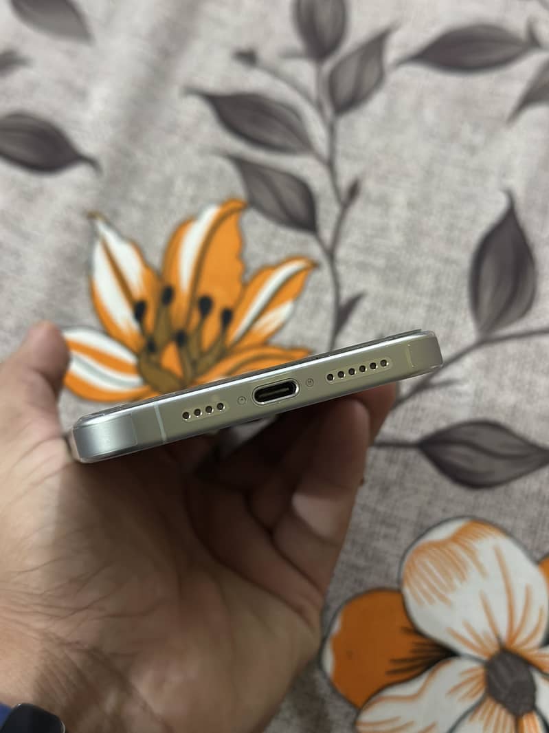 Apple iPhone 15 Pro Max 2