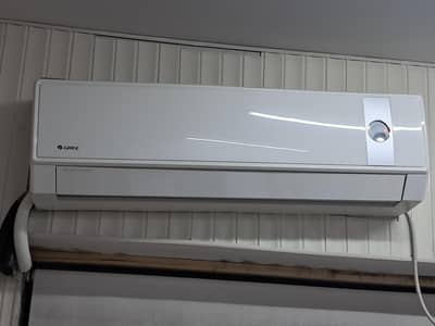 GREE Split AC – Excellent Condition – Fast Cooling