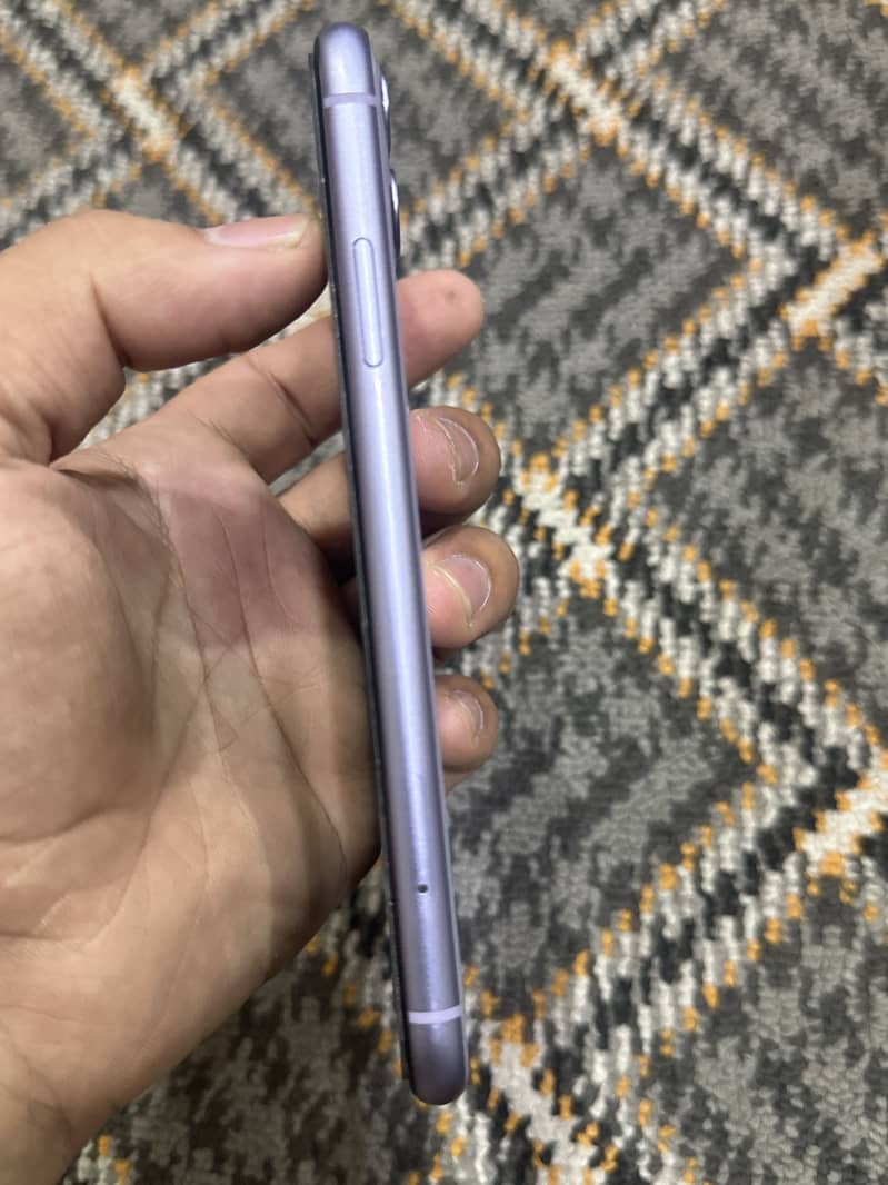 Apple iPhone 11 3