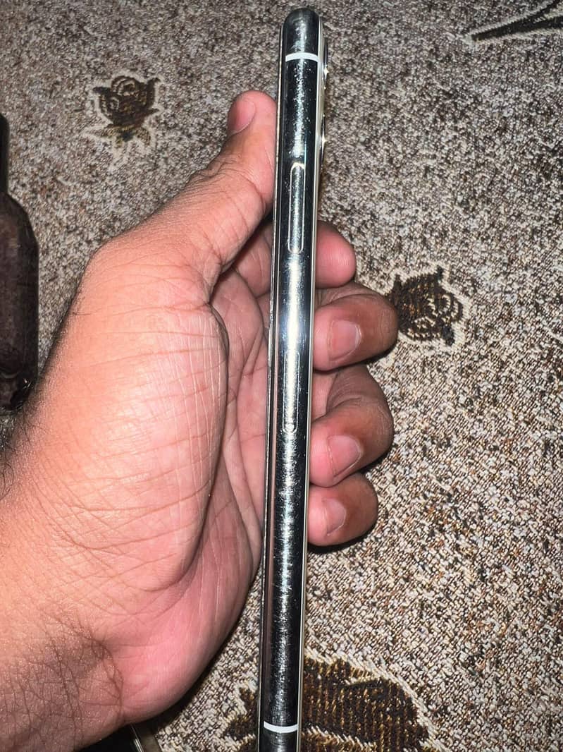Apple iPhone 11 Pro Max 1