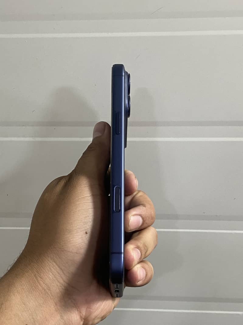 Apple iPhone 17 Pro Max 1