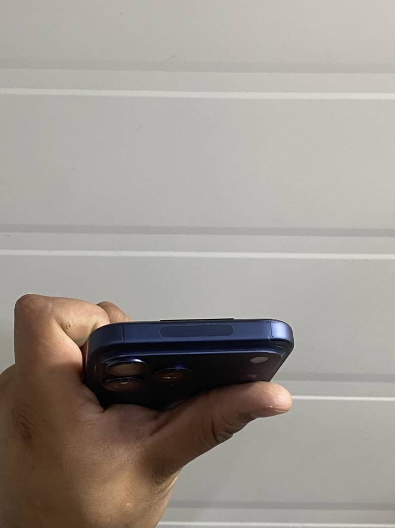 Apple iPhone 17 Pro Max 2