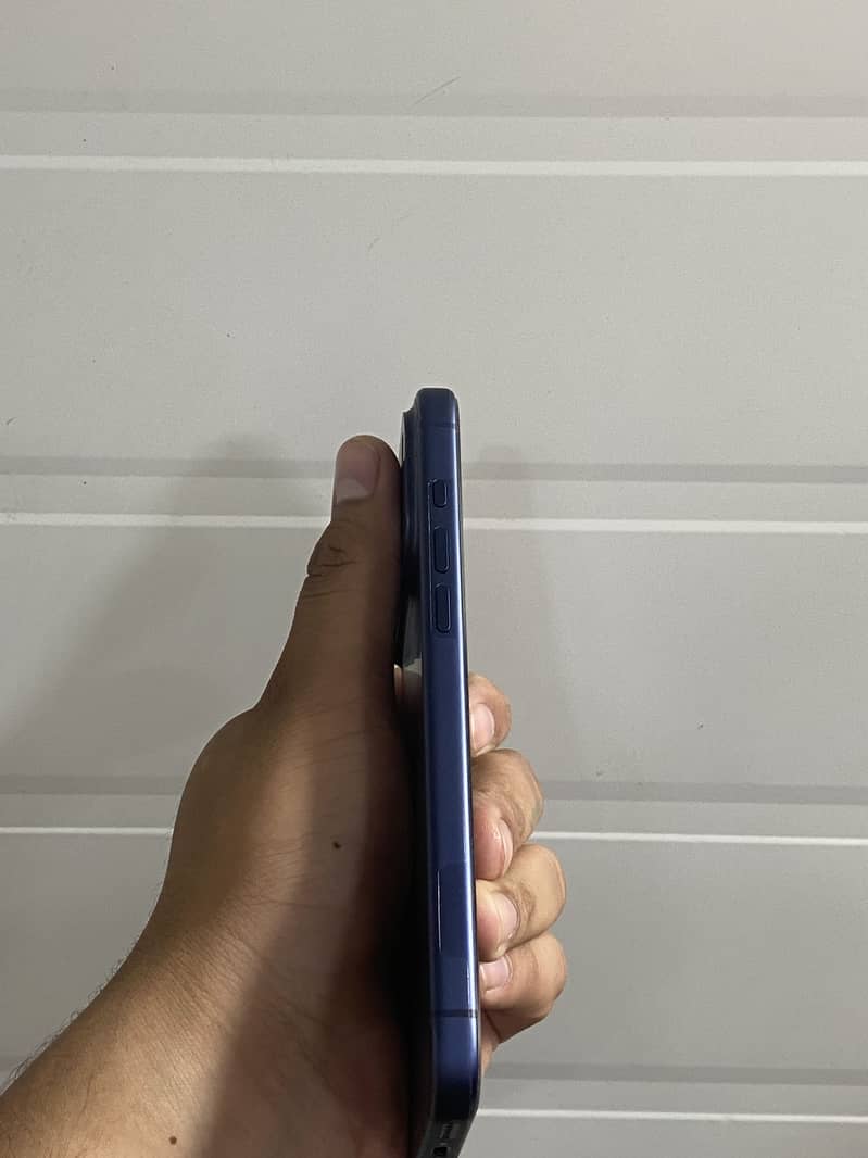 Apple iPhone 17 Pro Max 4
