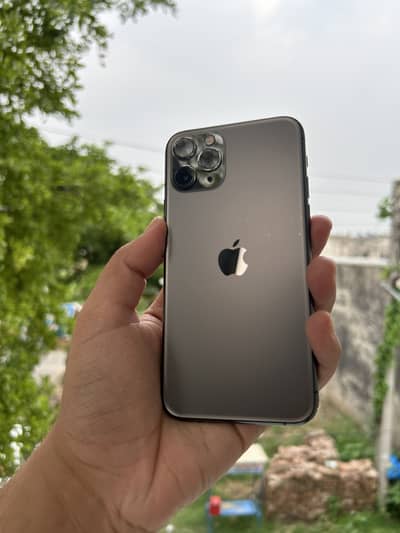 IPhone 11 PRO 10/10 87% Battery Health Scratch less