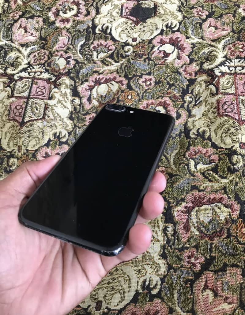Apple iPhone 7 Plus 3