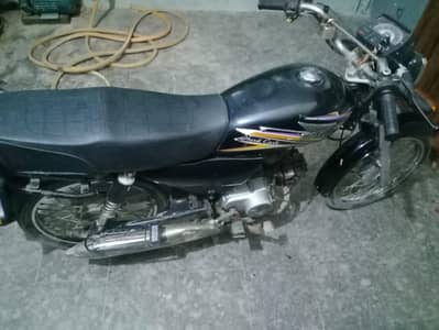 saaf sutri bike hai koi kam nhi hai 125 carburetor hai