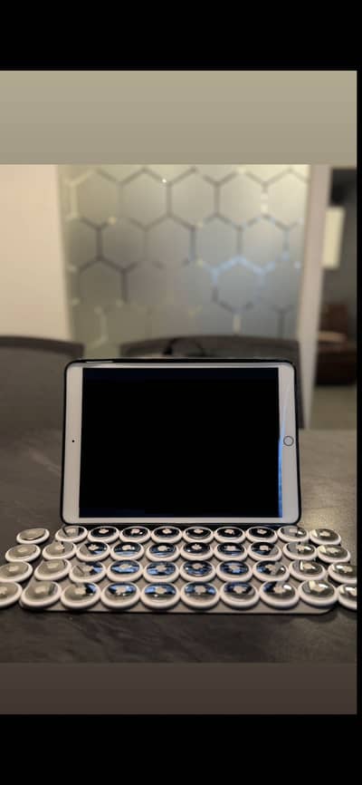 Original apple AirTag for sale - Excellent condition