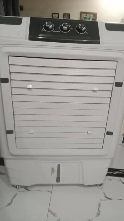 I zone Air cooler Almost new condition for urgent sale