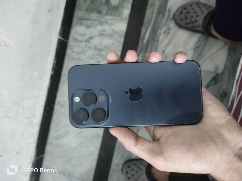 Apple iPhone 15 Pro 0