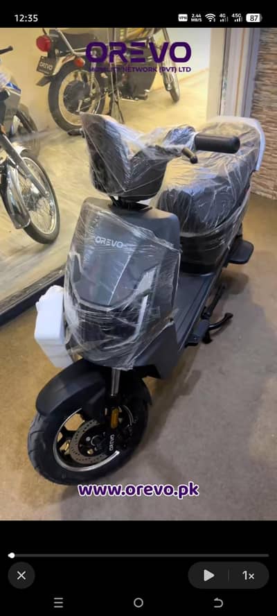 OREVO BLIZZARD 2.0 Electric Scooter - Lithium Battery (1 Month Old)