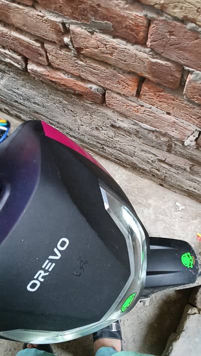 OREVO BLIZZARD 2.0 Electric Scooter - Lithium Battery (1 Month Old)