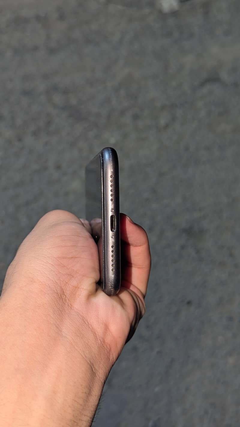 Apple iPhone 11 3