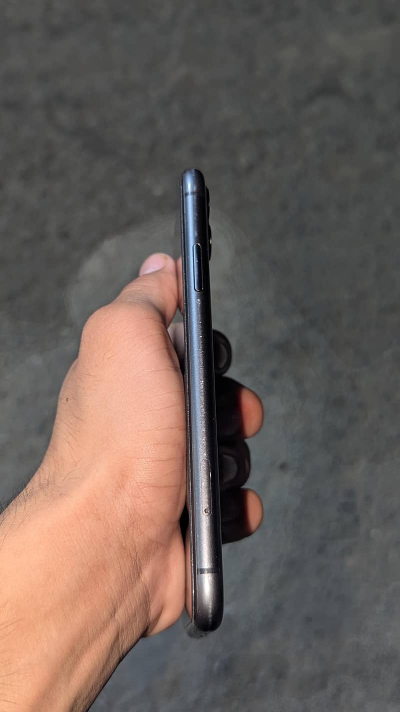 Apple iPhone 11 4