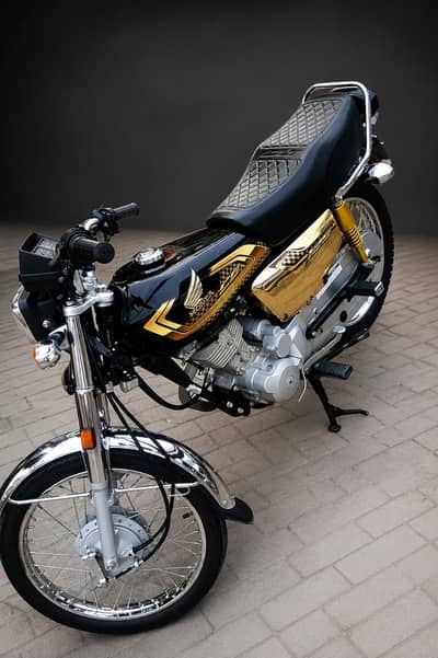 Honda 125 Special Edition. 10 by 10 condition in All original parts. .