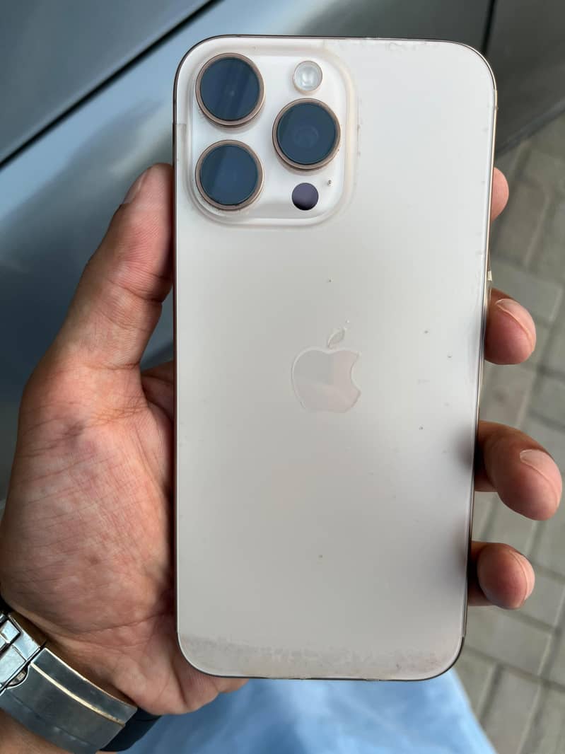 Apple iPhone 16 Pro Max 1