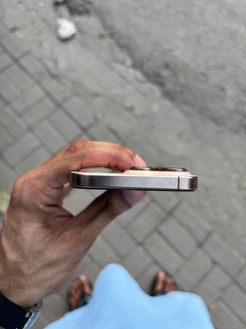 Apple iPhone 16 Pro Max 3