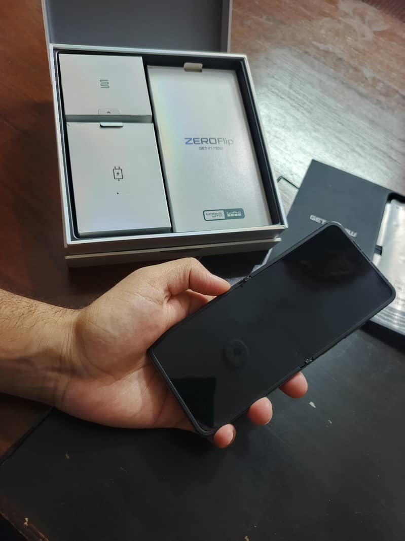 Infinix Zero Flip 2