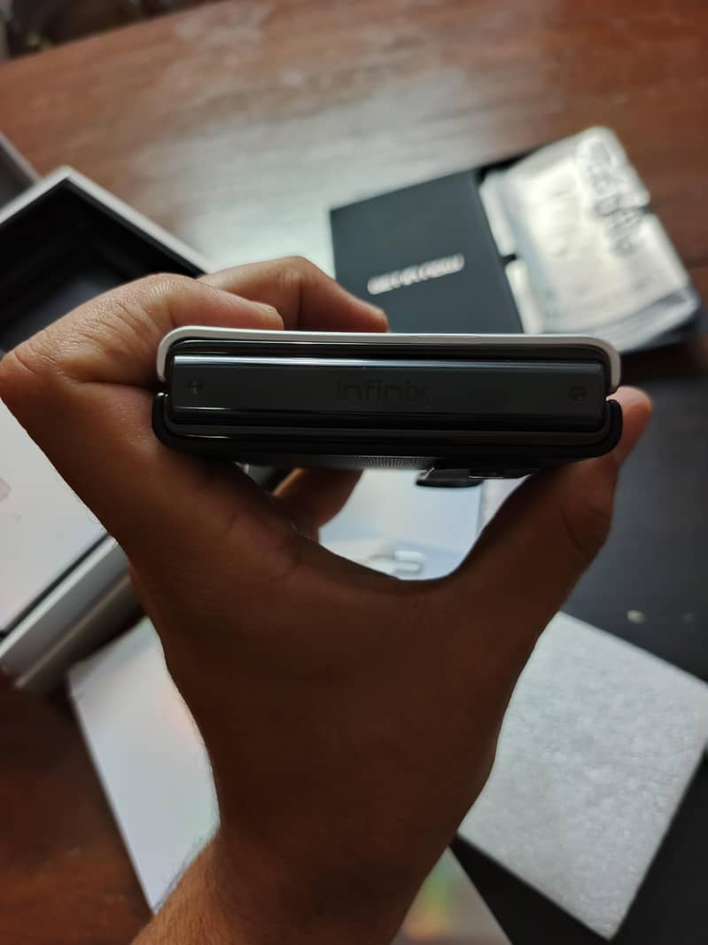 Infinix Zero Flip 5