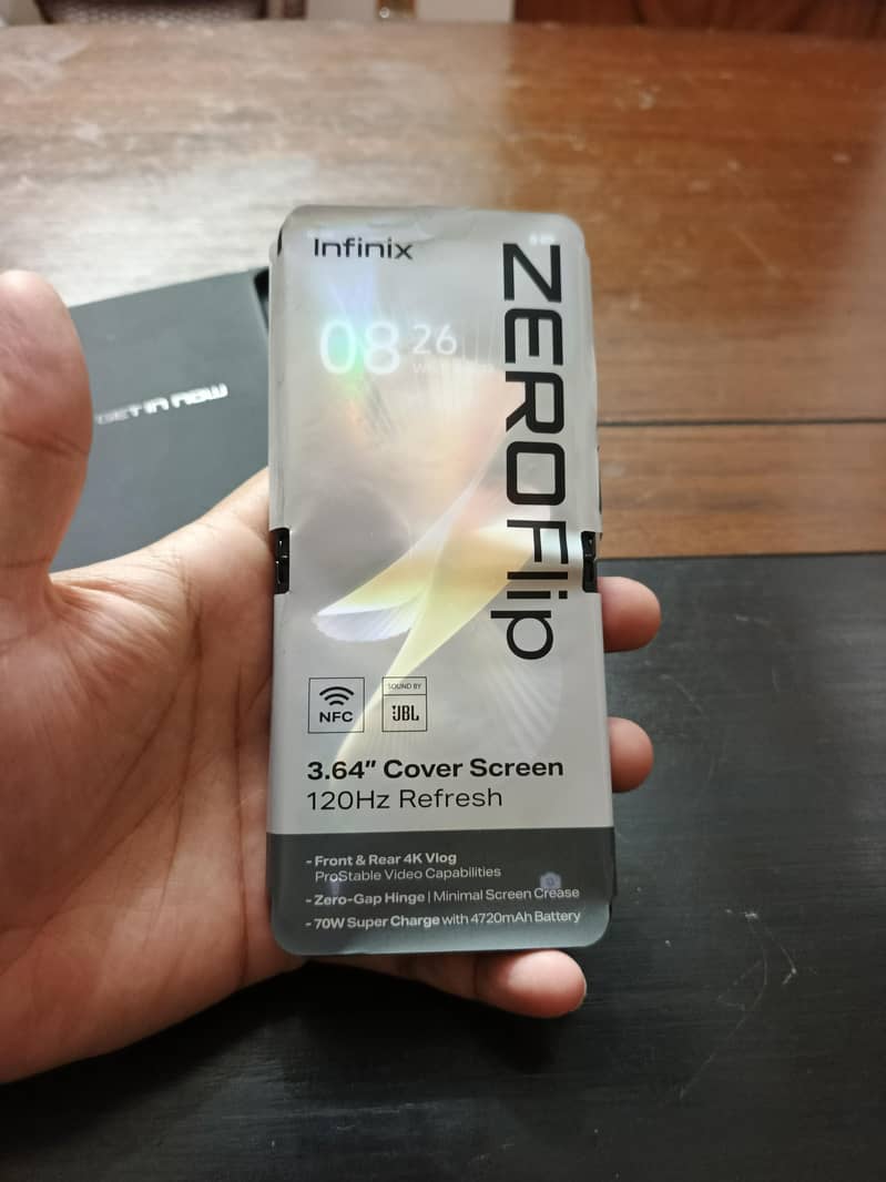 Infinix Zero Flip 8