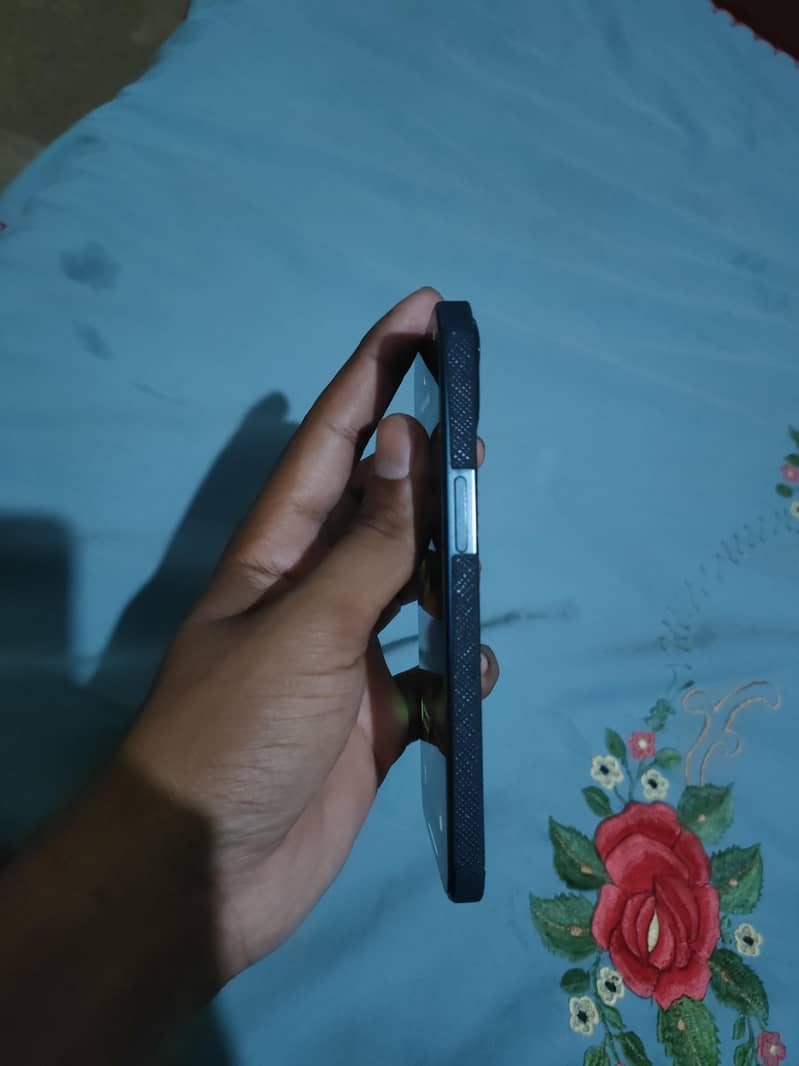 Apple iPhone 13 2
