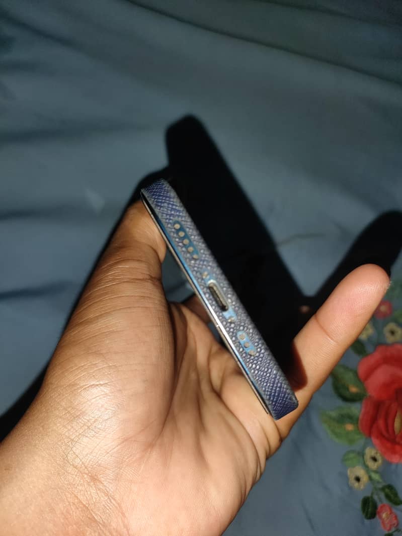 Apple iPhone 13 4
