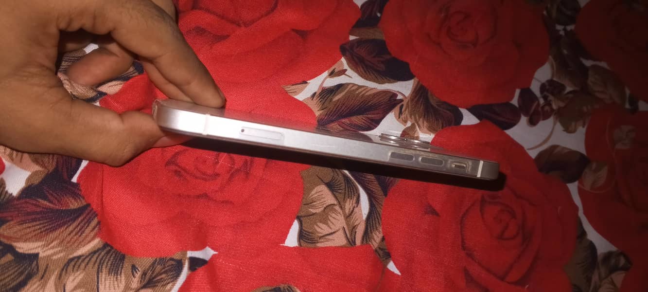 Apple iPhone 12 4