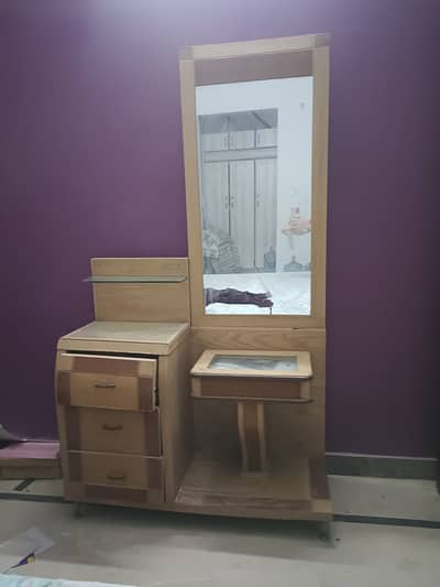 Wood dressing table