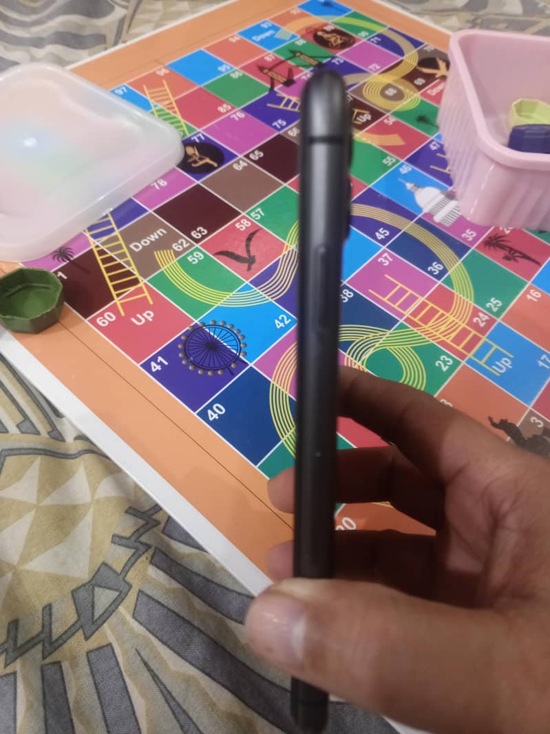 Apple iPhone 11 4