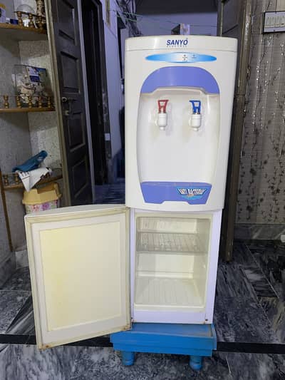 Sanyo Water Dispenser with Refrigerator