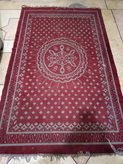 used carpet 8 feet lmbai or chorai 4.75