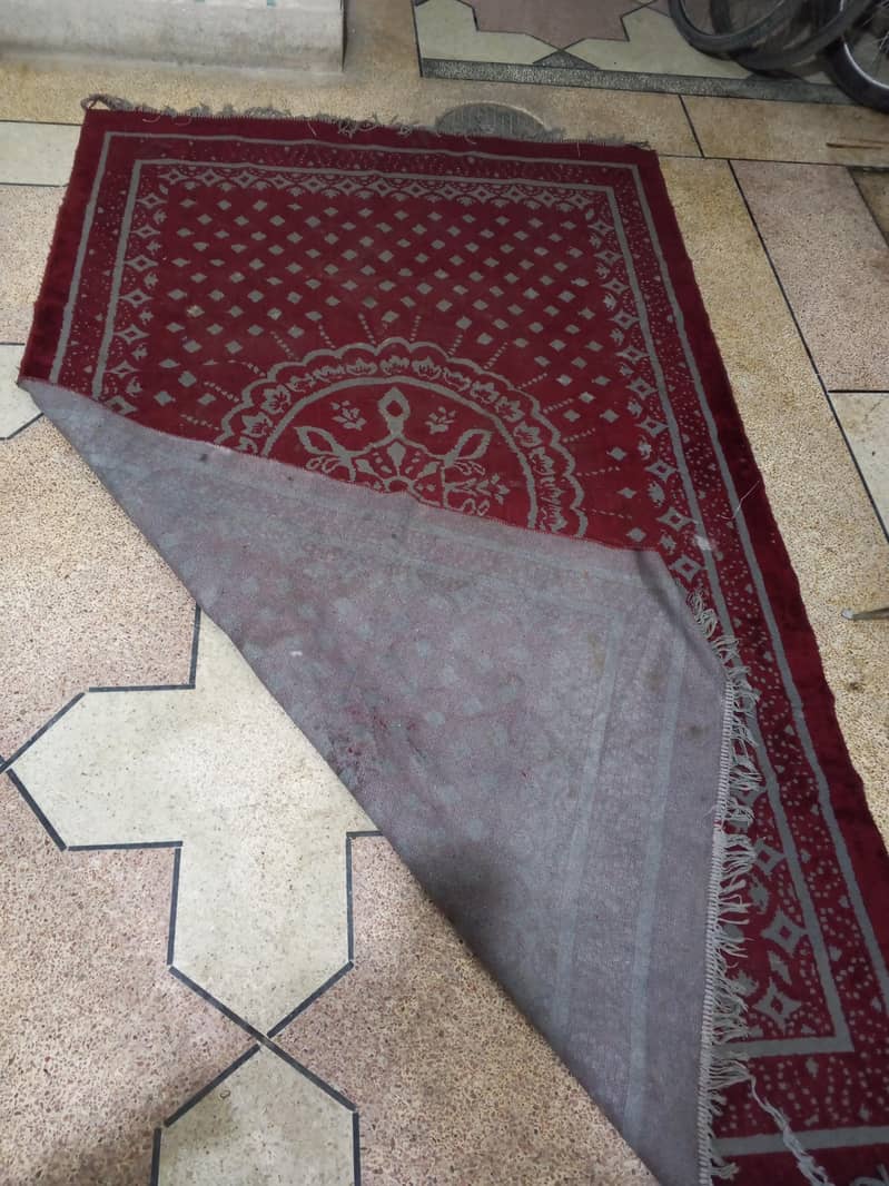 used carpet 8 feet lmbai or chorai 4.75 1