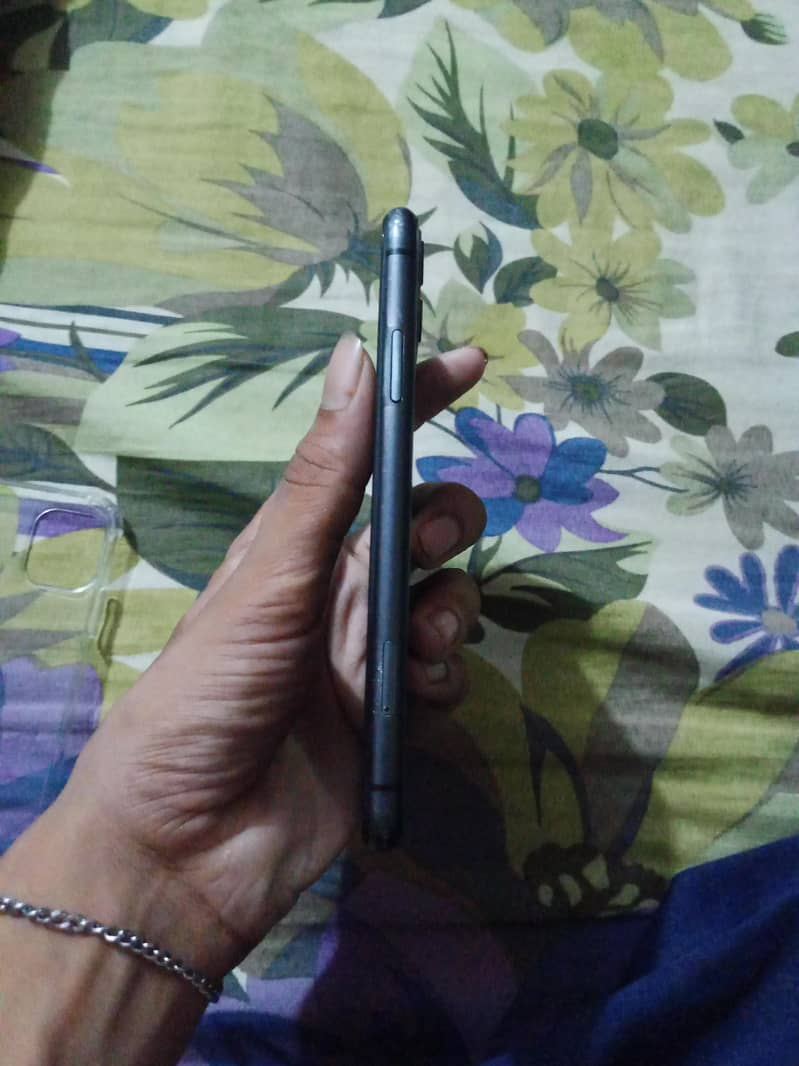 Apple iPhone 11 3