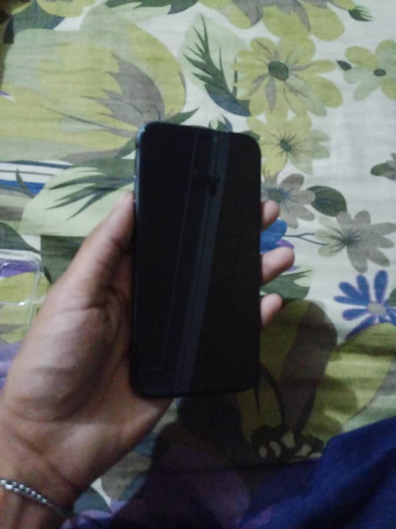 Apple iPhone 11 4