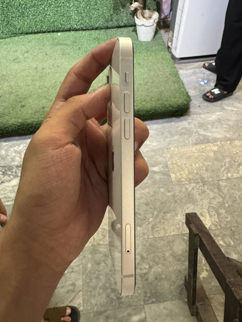 Apple iPhone 12 2